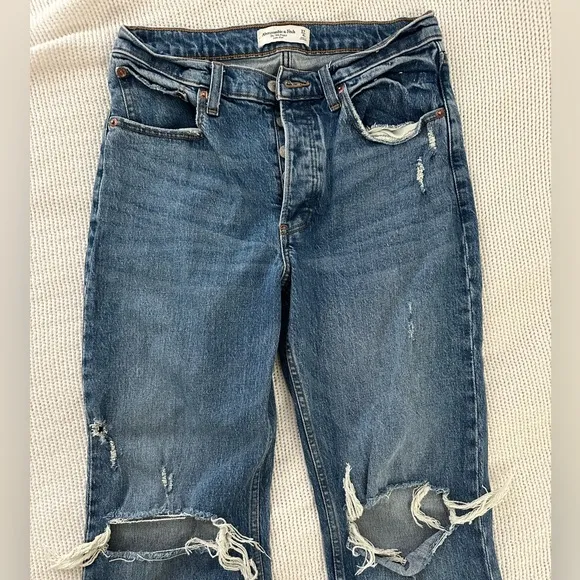 Abercrombie 90’s Baggy Low Rise Jeans in Dark Destroy Wash Size 27/4R