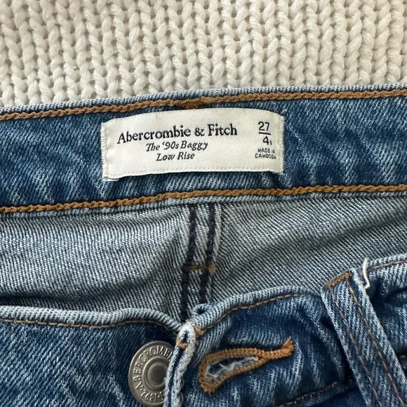 Abercrombie 90’s Baggy Low Rise Jeans in Dark Destroy Wash Size 27/4R