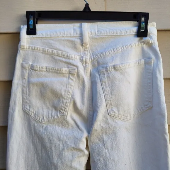 Abercrombie &amp; Fitch White Distressed Jeans. Size 4/27. High-rise.