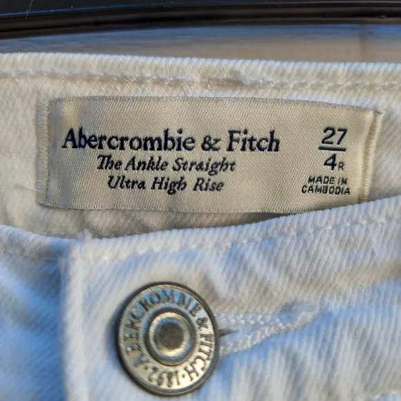 Abercrombie &amp; Fitch White Distressed Jeans. Size 4/27. High-rise.