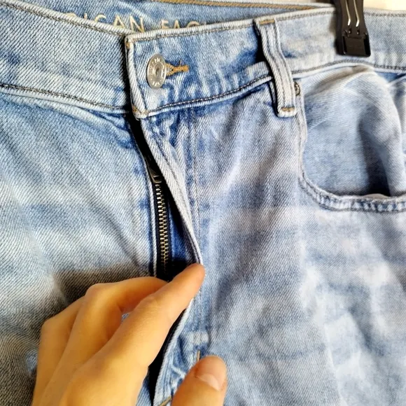 American eagle highest rise baggy distressed jeans sz 16