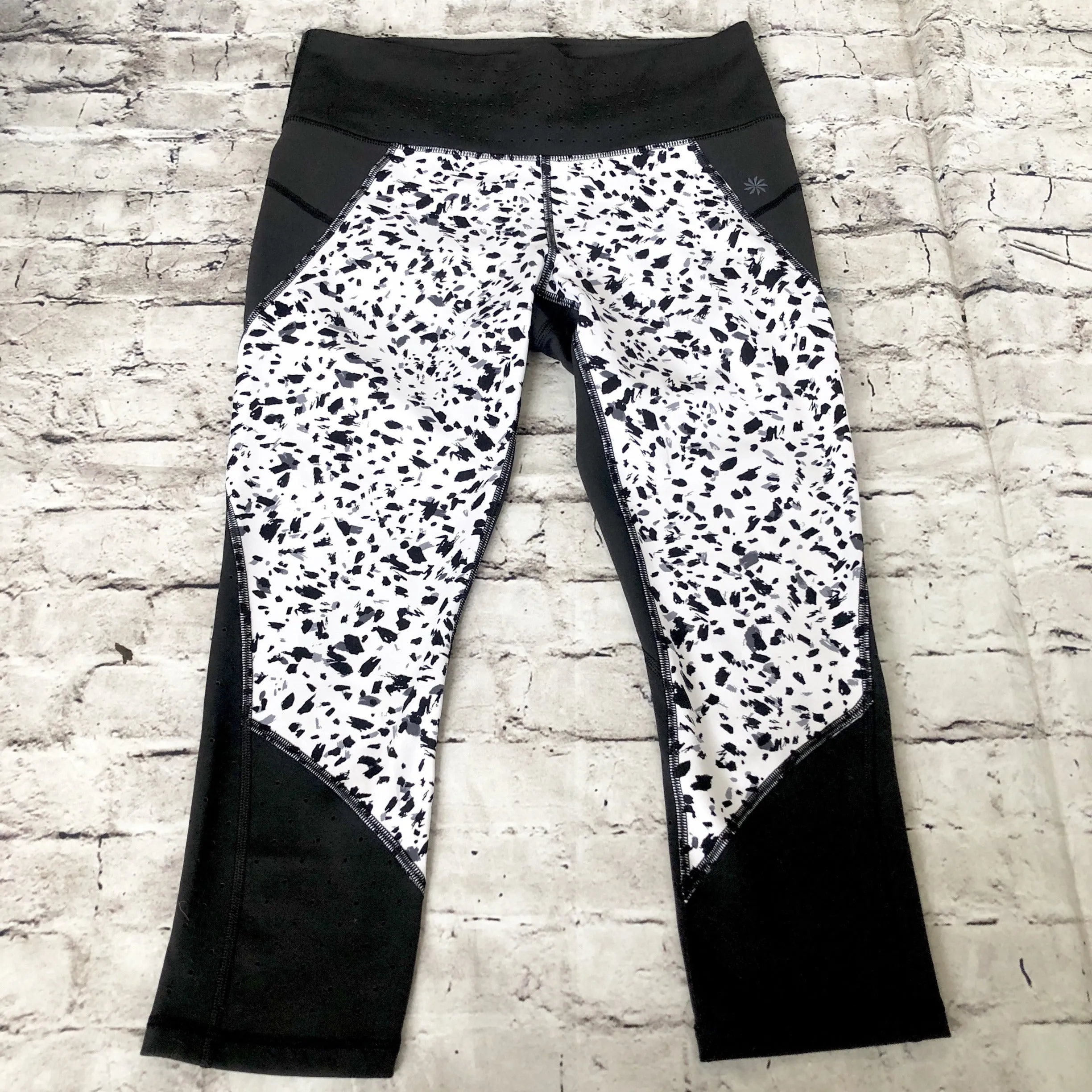 ATHLETA Black & White Capri Cropped Leggings Size M