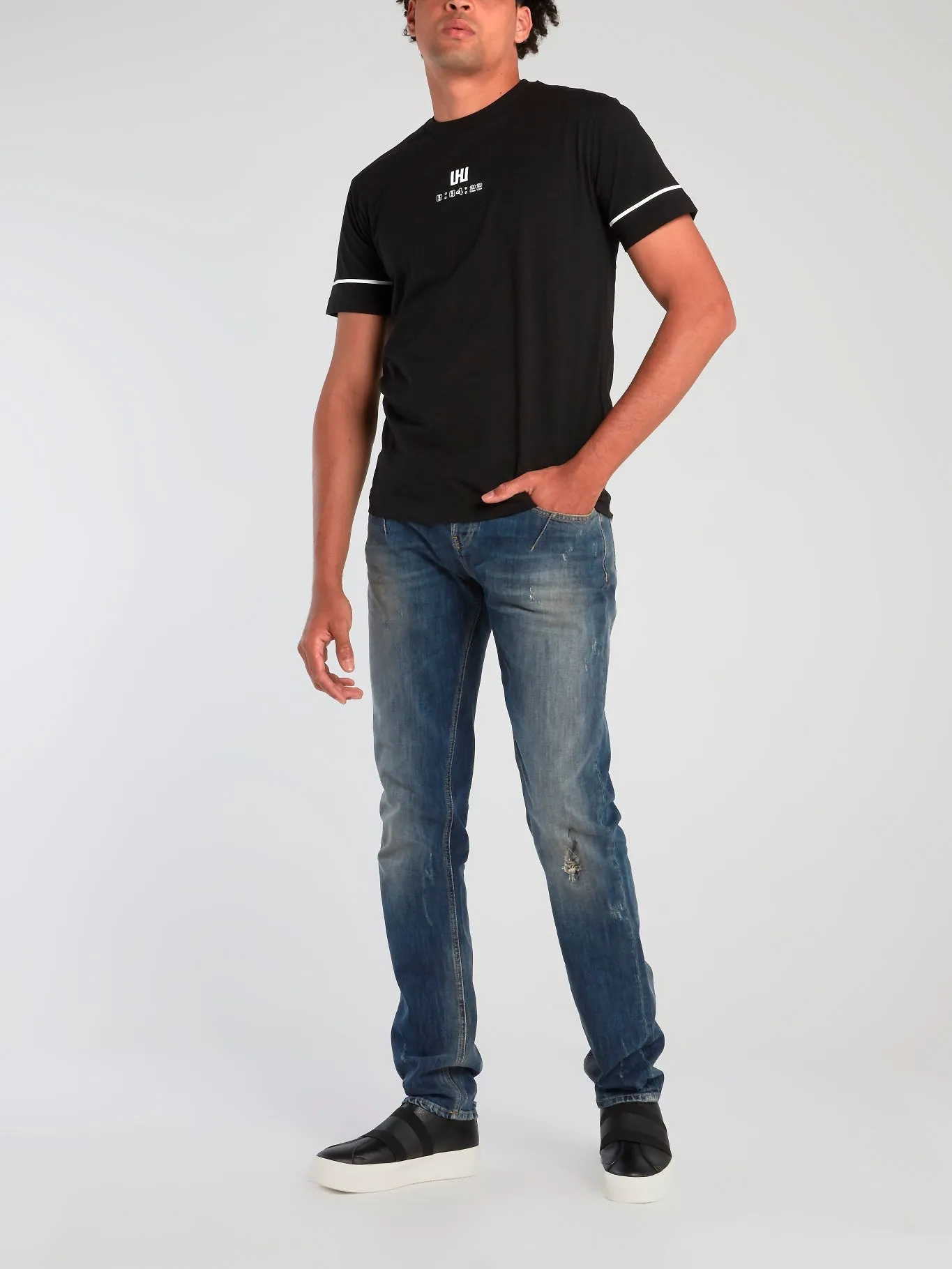 Distressed Slim Fit Jeans