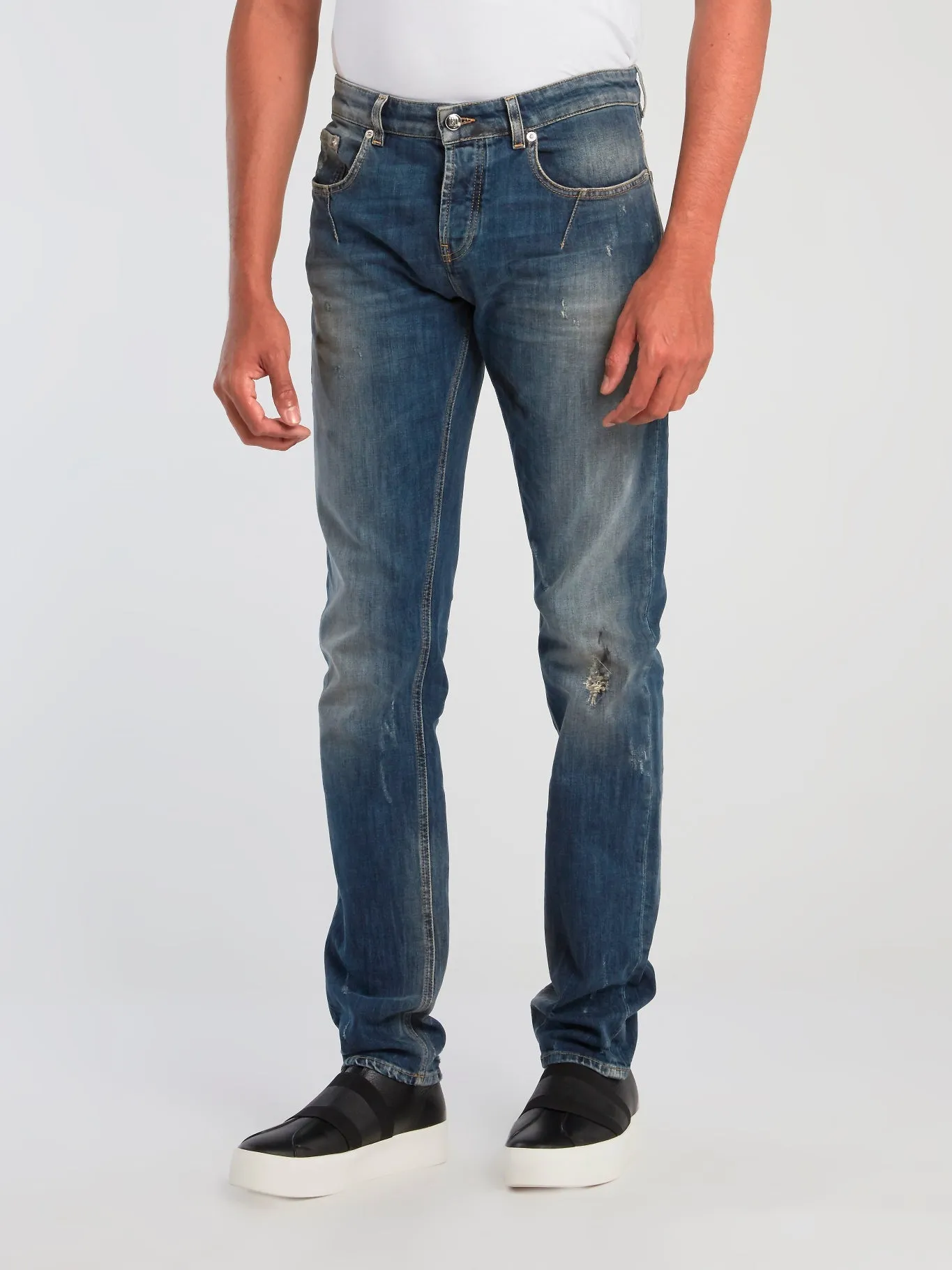 Distressed Slim Fit Jeans