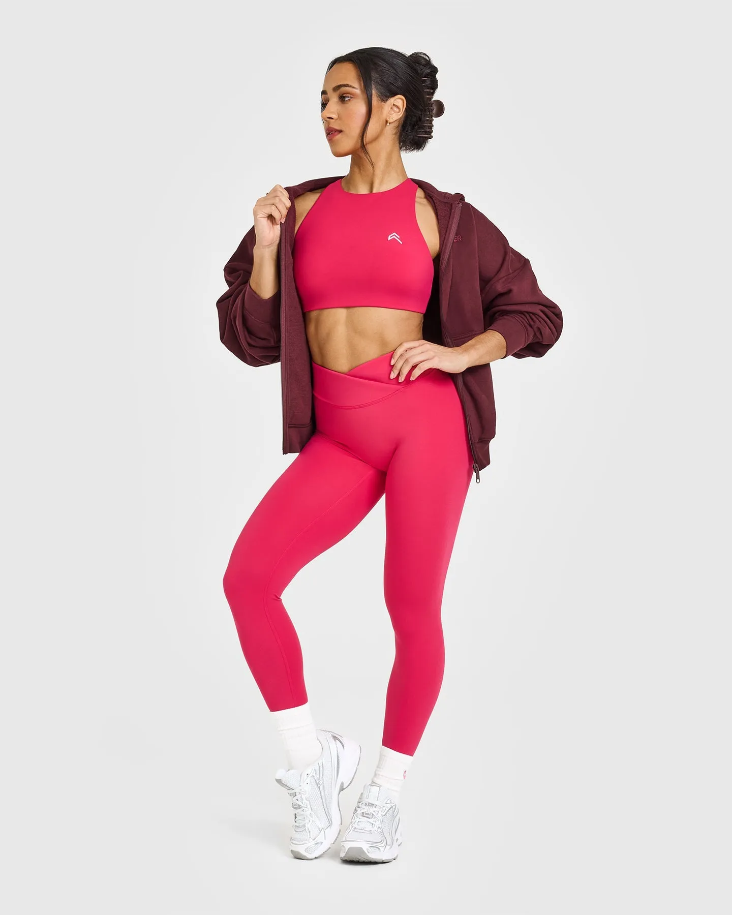 EasyLift™ High Neck Sports Bra | Berry Bloom