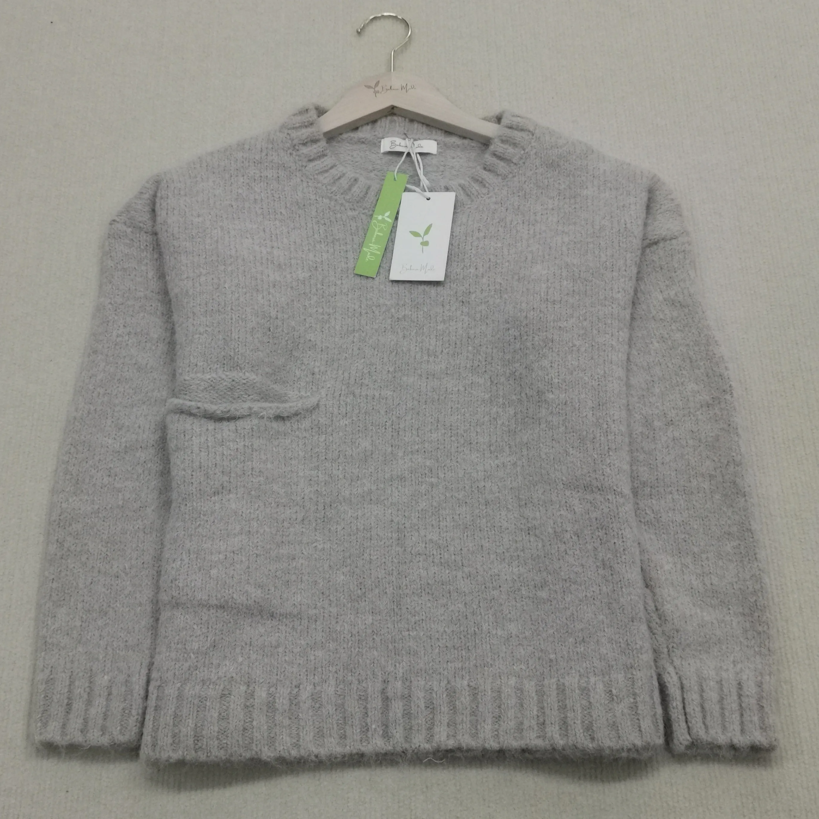 FallStil - Oversize Pullover mit elfenbeinfarbener Taschenfront