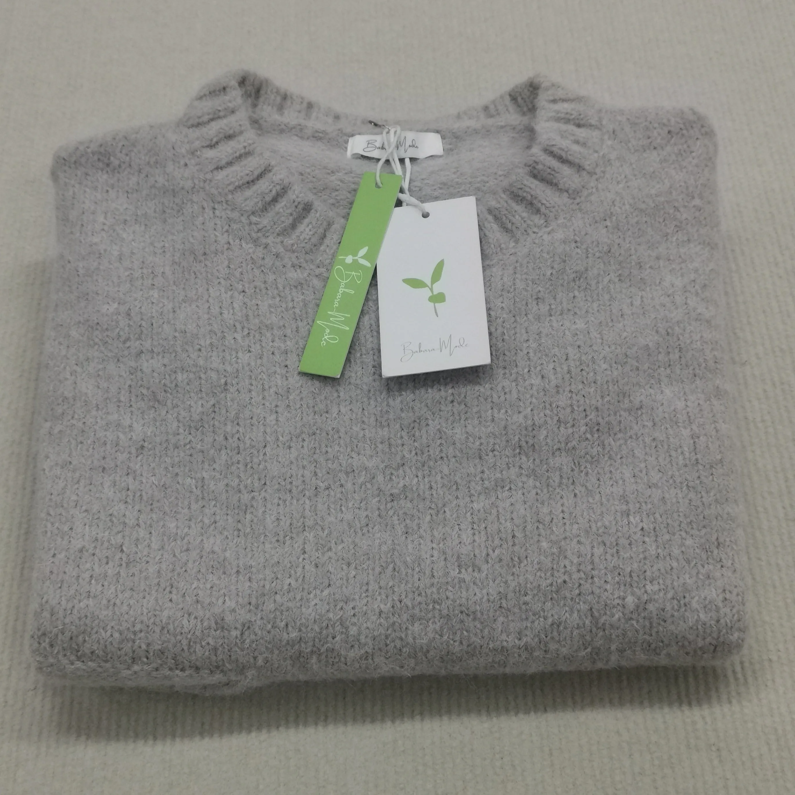FallStil - Oversize Pullover mit elfenbeinfarbener Taschenfront