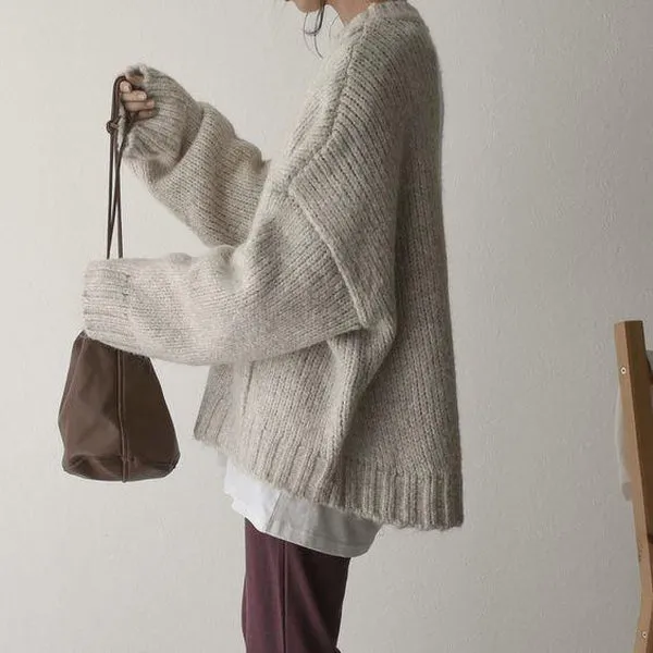 FallStil - Oversize Pullover mit elfenbeinfarbener Taschenfront