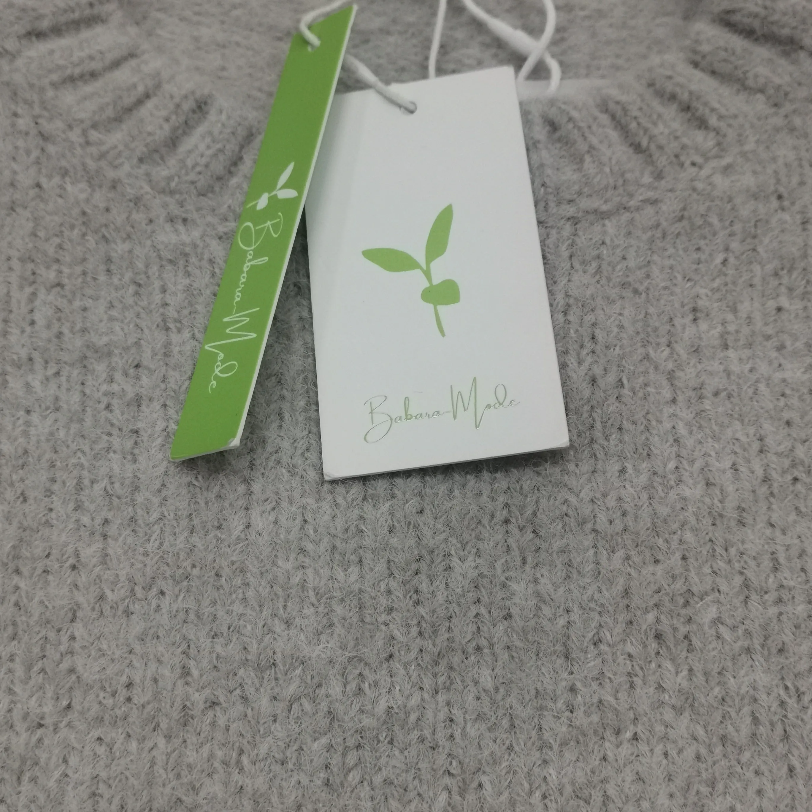 FallStil - Oversize Pullover mit elfenbeinfarbener Taschenfront