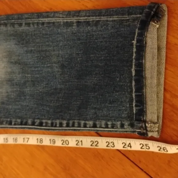Flying Monkey NWT black lable jeans, size 25. Great fit and style. Distressed.