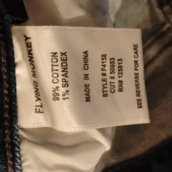 Flying Monkey NWT black lable jeans, size 25. Great fit and style. Distressed.