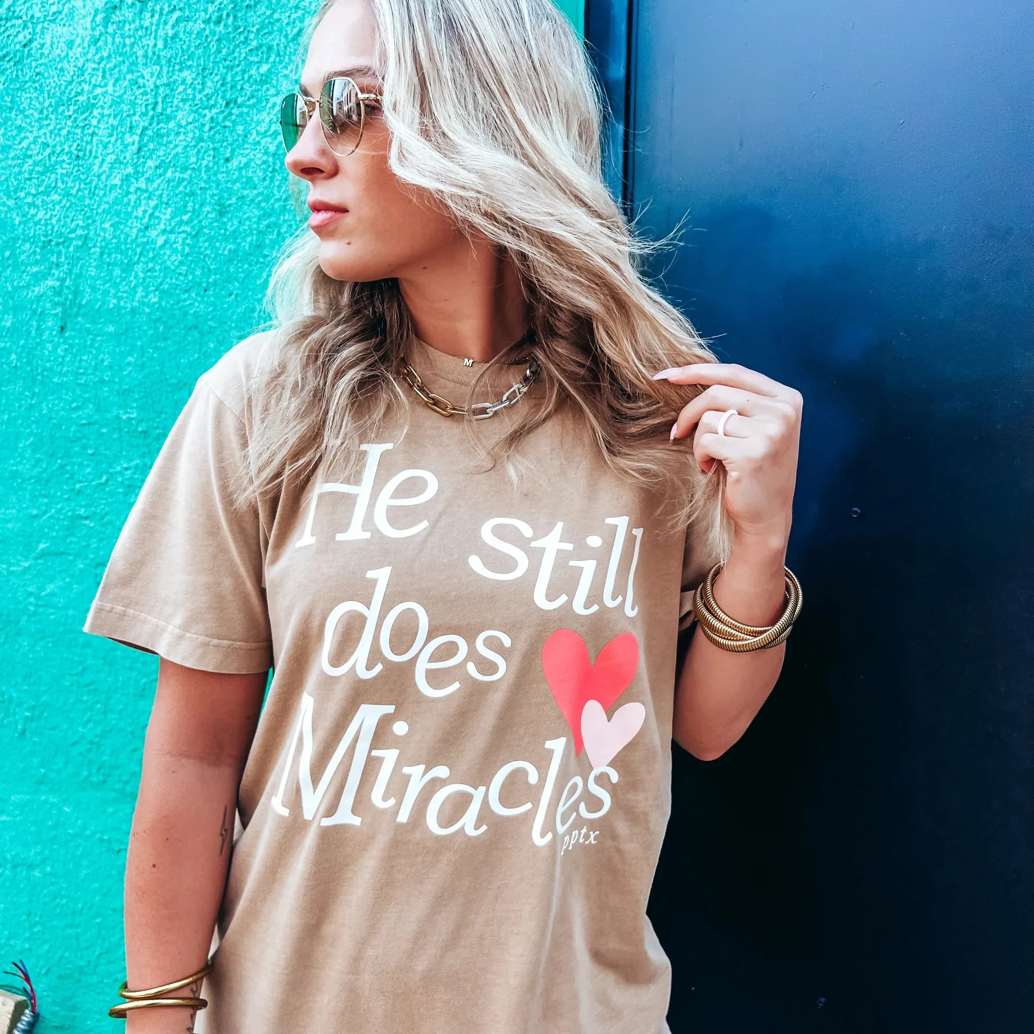 HE STILL DOES MIRACLES GRAPHIC TEE / STUFFOLOGY BOUTIQUE