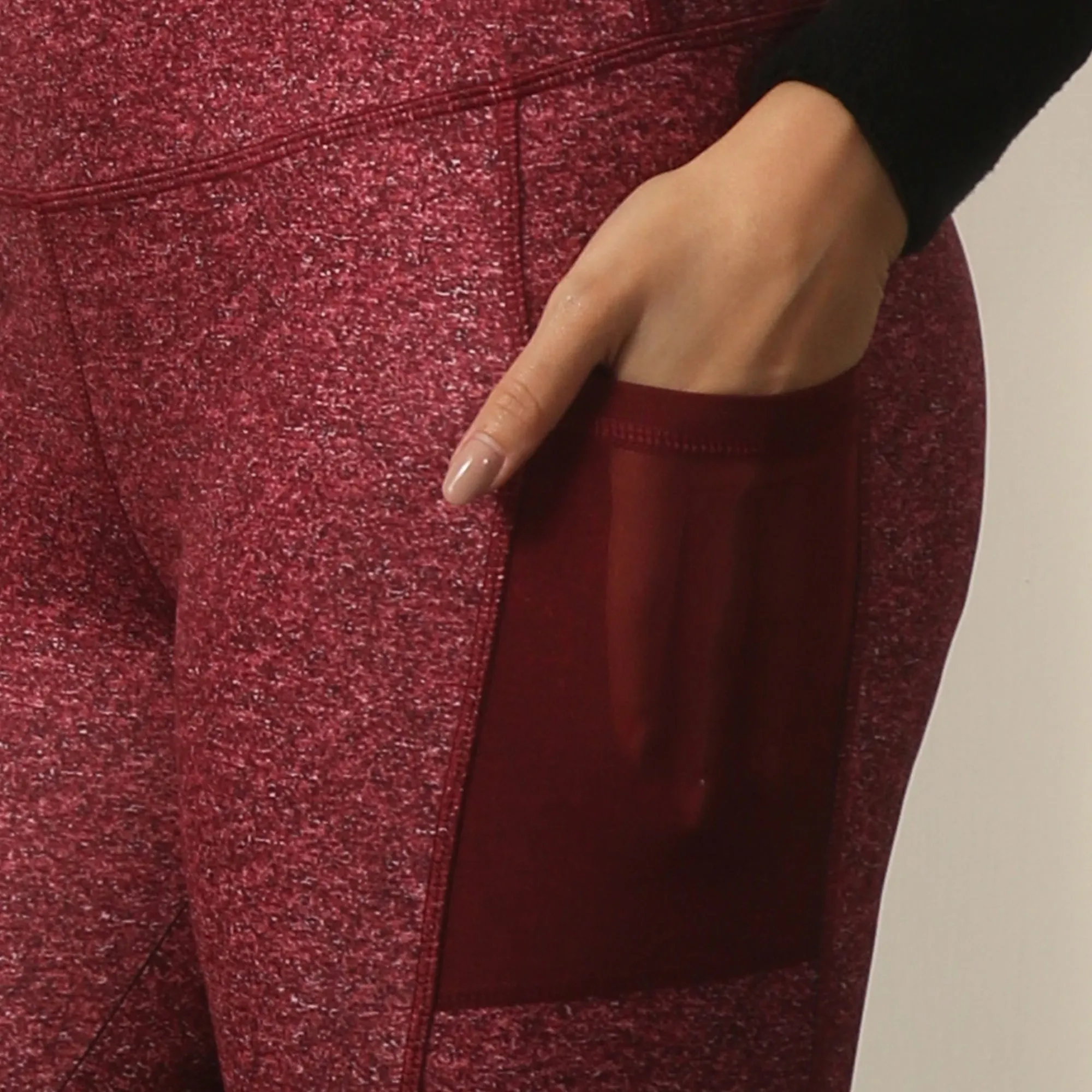 High waist 3/4th Length Capri Sports Leggings with Mesh Side Pockets