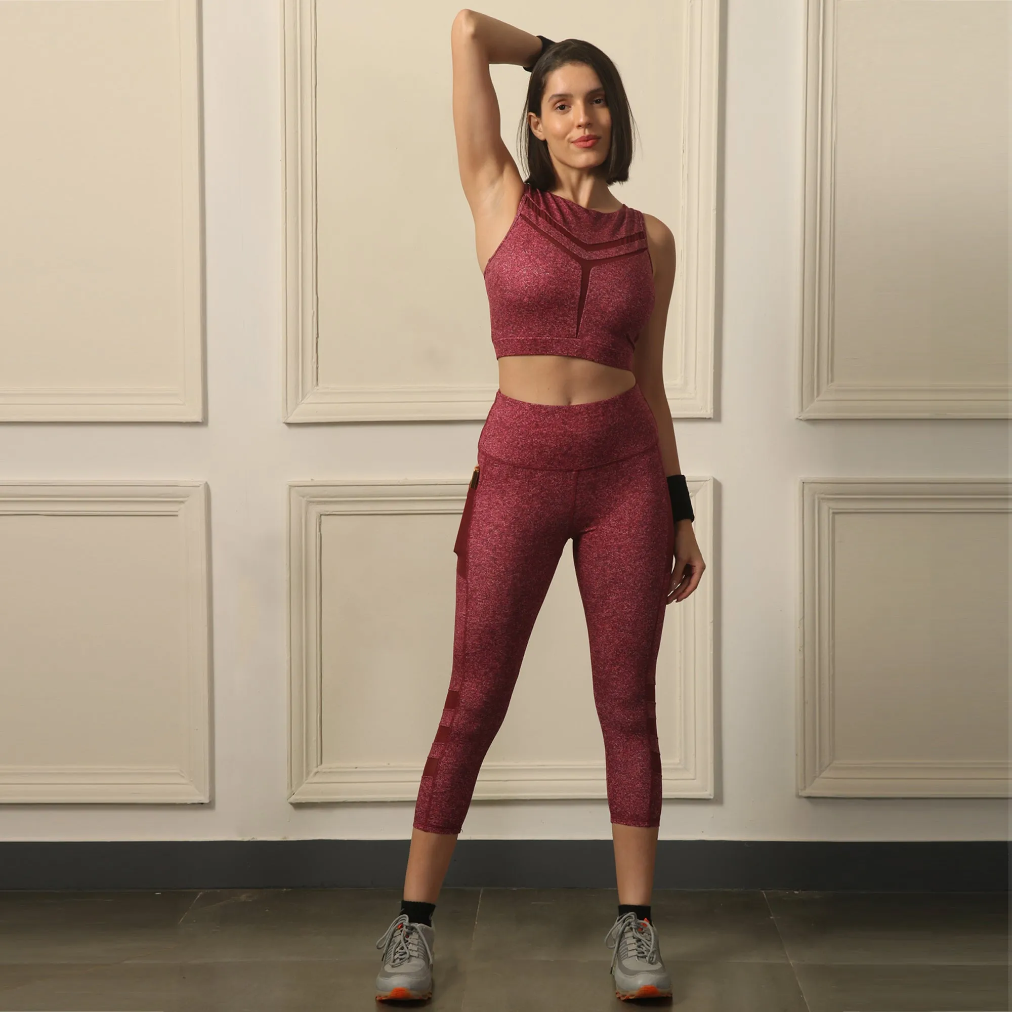 High waist 3/4th Length Capri Sports Leggings with Mesh Side Pockets