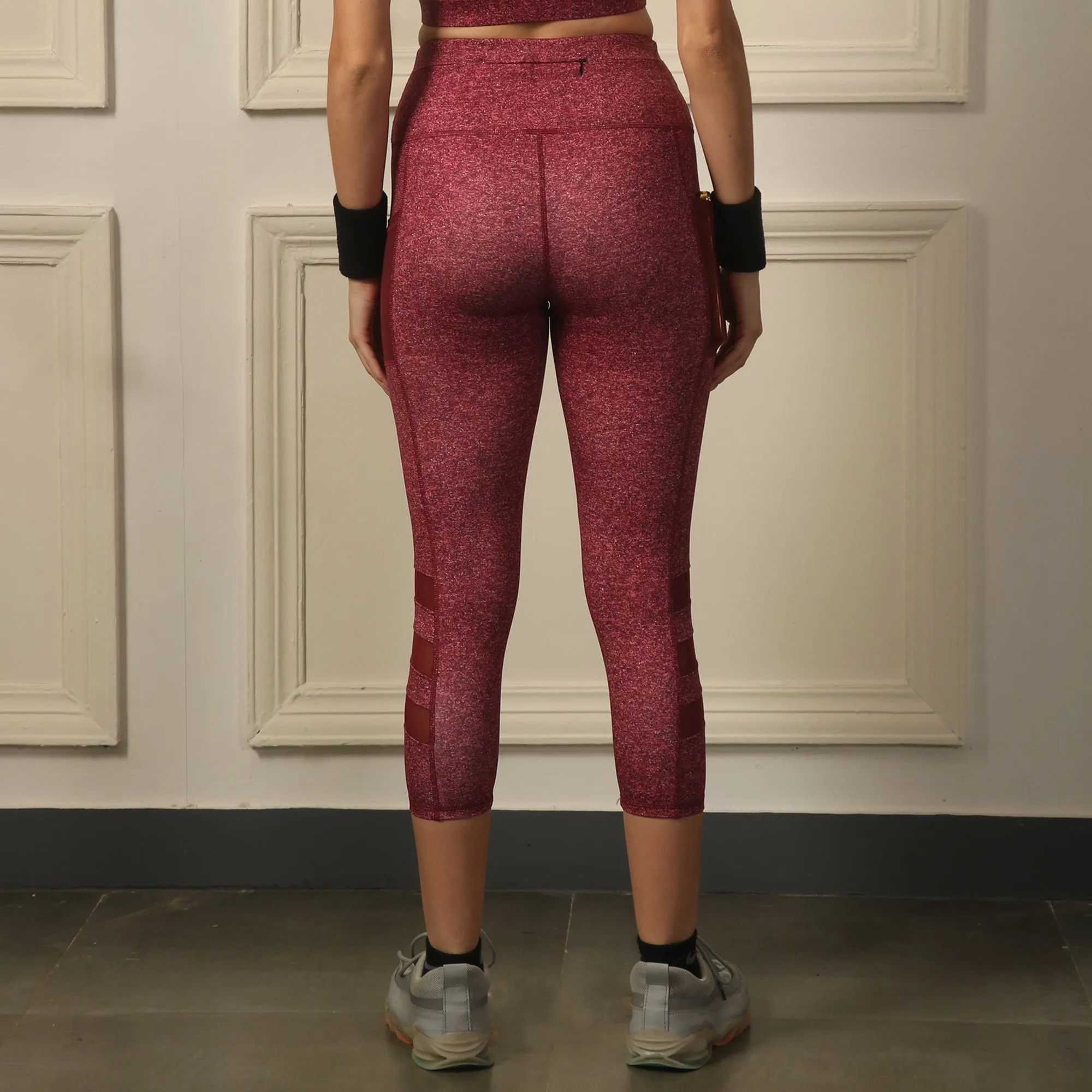 High waist 3/4th Length Capri Sports Leggings with Mesh Side Pockets