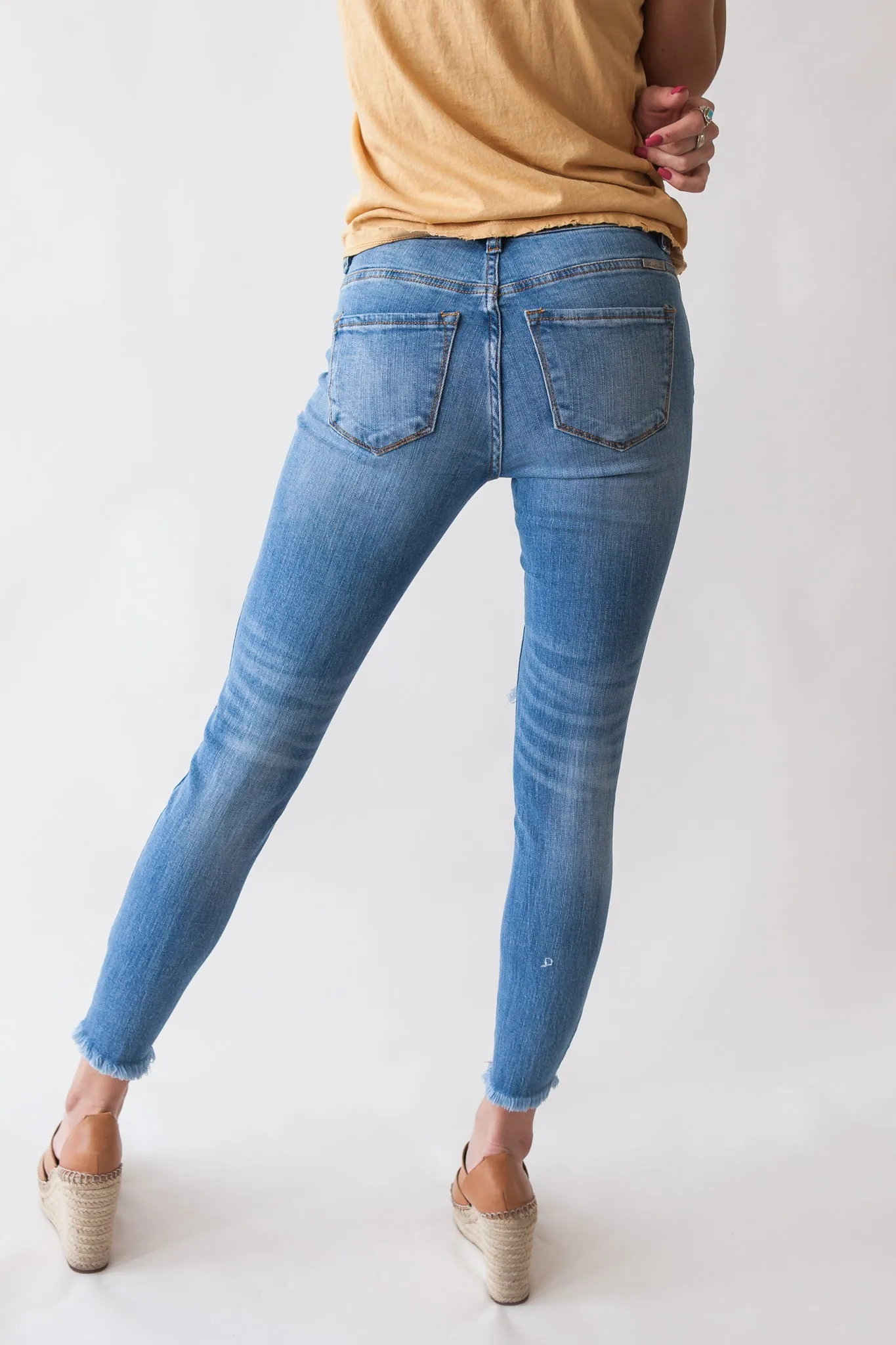 Hold The Drama Kancan Medium Wash Distressed Skinny