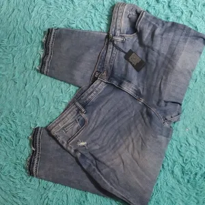 KUT NWT Raw Hem Distressed Reese Jeans