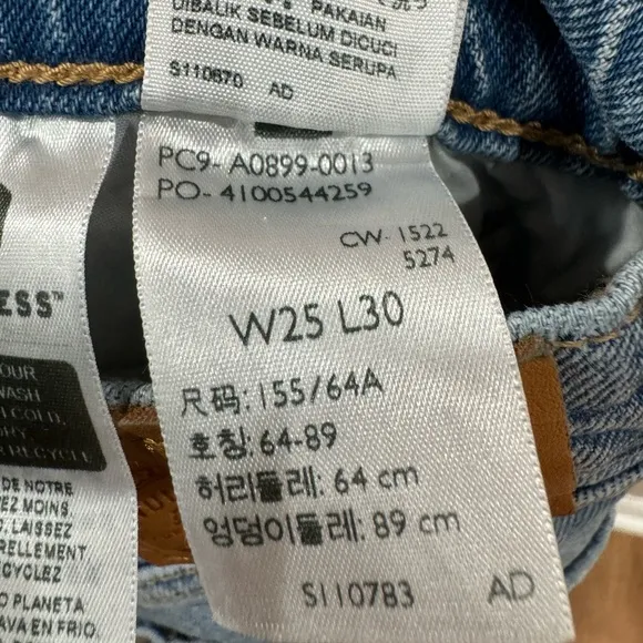 Levi’s premium 70’s high flare jeans size 25