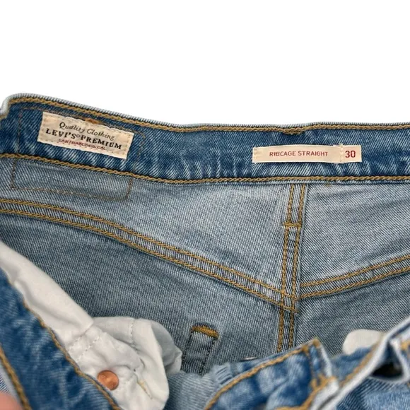 Levis Ribcage Straight Ankle Jeans distressed style size 30