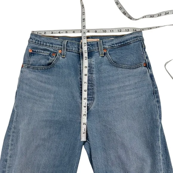 Levis Ribcage Straight Ankle Jeans distressed style size 30