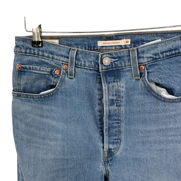 Levis Ribcage Straight Ankle Jeans distressed style size 30