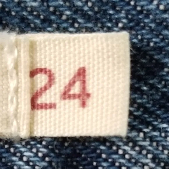 Levi’s Women's Distressed Button Fly Ribcage Straight Ankle‎ Jeans Size 24