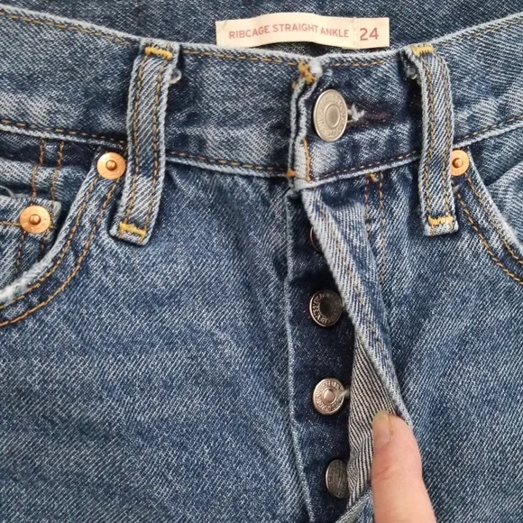 Levi’s Women's Distressed Button Fly Ribcage Straight Ankle‎ Jeans Size 24