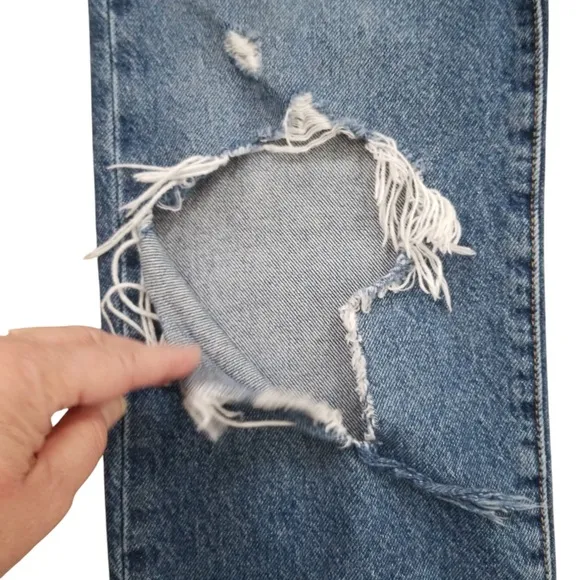Levi’s Women's Distressed Button Fly Ribcage Straight Ankle‎ Jeans Size 24