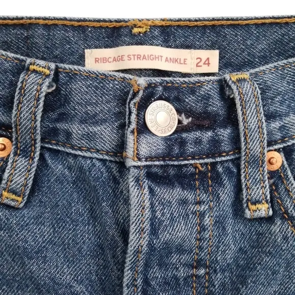 Levi’s Women's Distressed Button Fly Ribcage Straight Ankle‎ Jeans Size 24