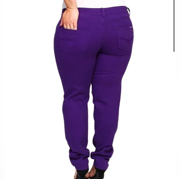 Nwot- Shein Distressed High Waist Jeans in a vibrant purple.