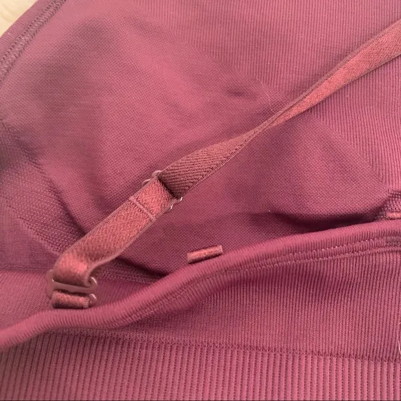 Rare Lululemon high neck sports bra 8
