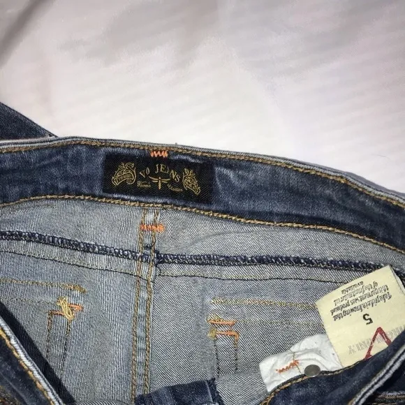 *VO distressed jeans