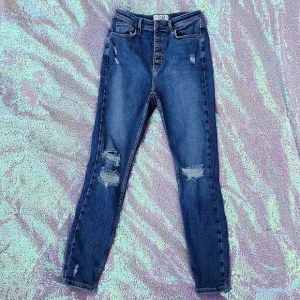 We The Free Women's Distressed Botton-up Jeans! Nice!!
