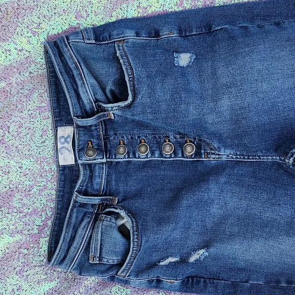 We The Free Women's Distressed Botton-up Jeans! Nice!!