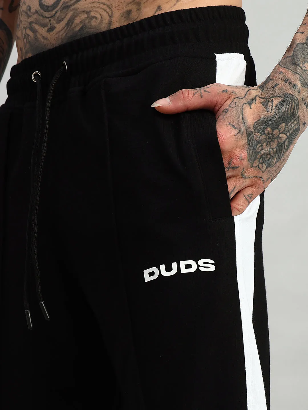 WONDER SLIT ZIPPER JOGGERS (BLACK-WHITE)