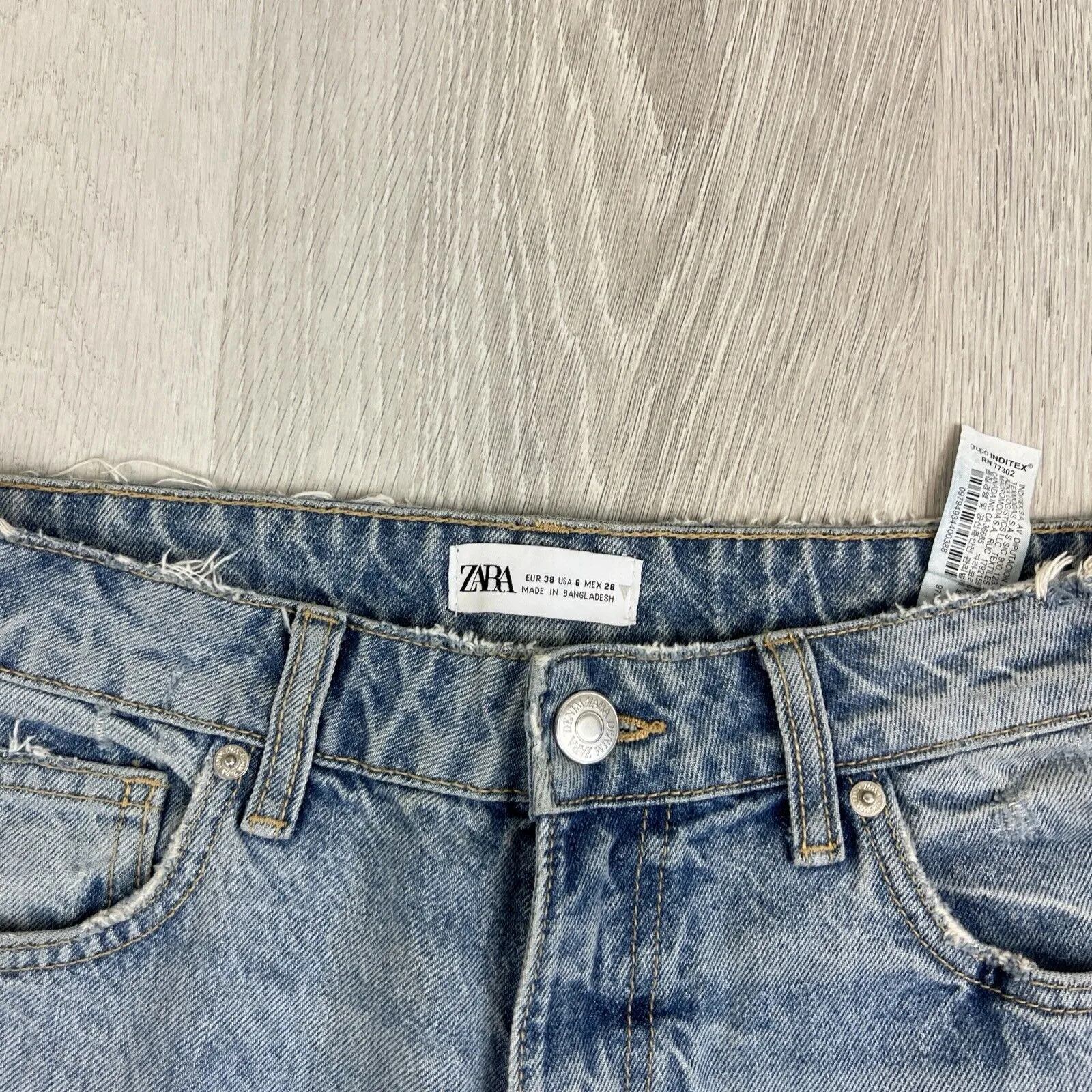 Zara Womens Blue Denim Relaxed Fit Jeans Size 6 US
